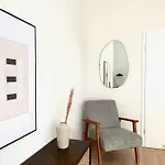 דירה Cosy, Spacious, And