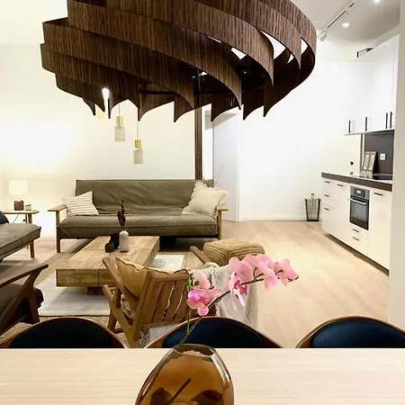 Cosy, Spacious, And Apartman *