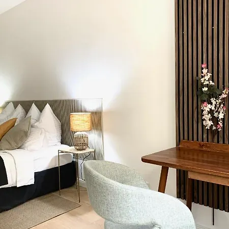 Cosy, Spacious, And Apartment *