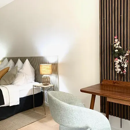 Cosy, Spacious, And Apartman *