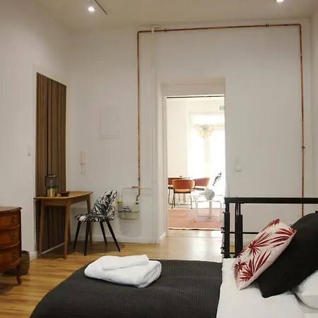 Cosy, Spacious, And Apartment *