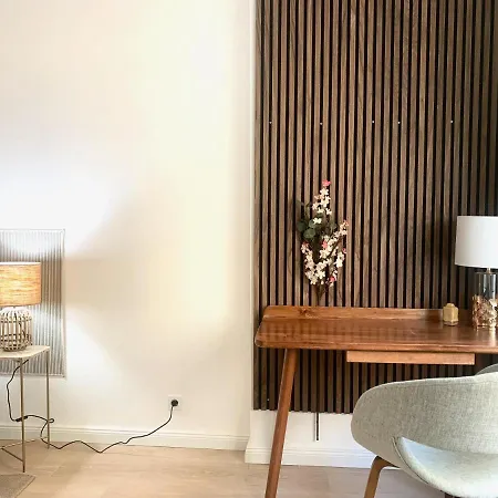 Cosy, Spacious, And Apartment *