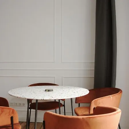 Cosy, Spacious, And Apartment