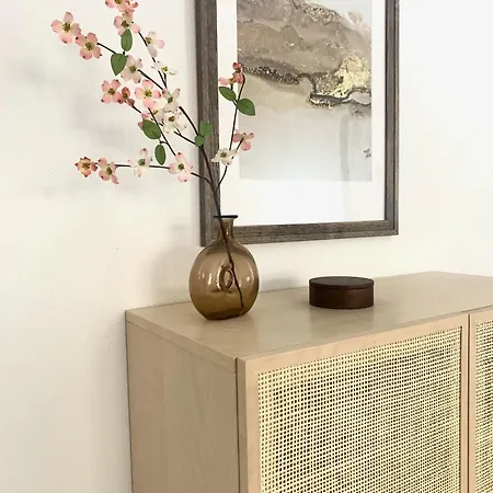 Cosy, Spacious, And Apartman *