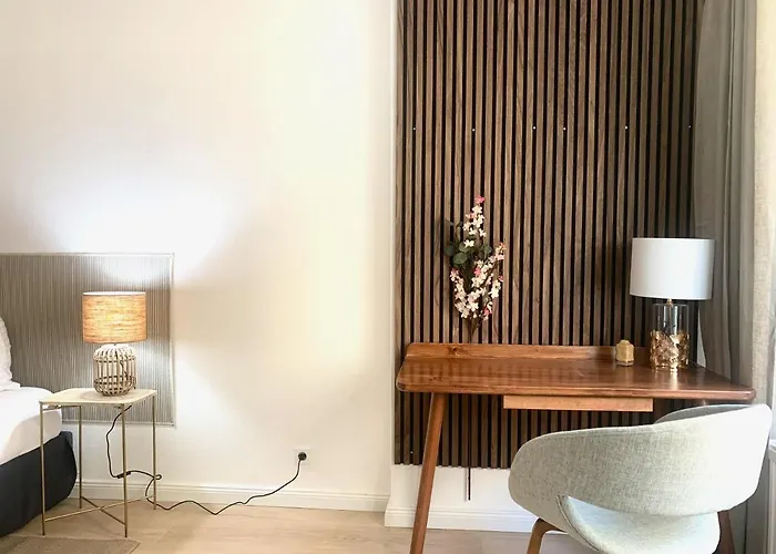 Cosy, Spacious, And Apartment *