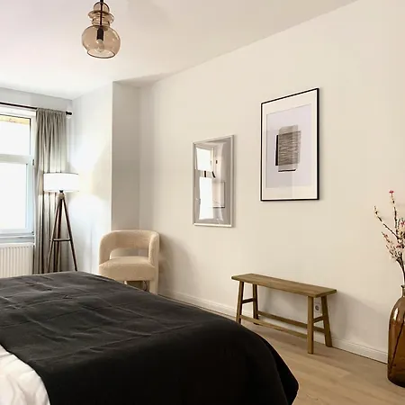 Cosy, Spacious, And Apartmán