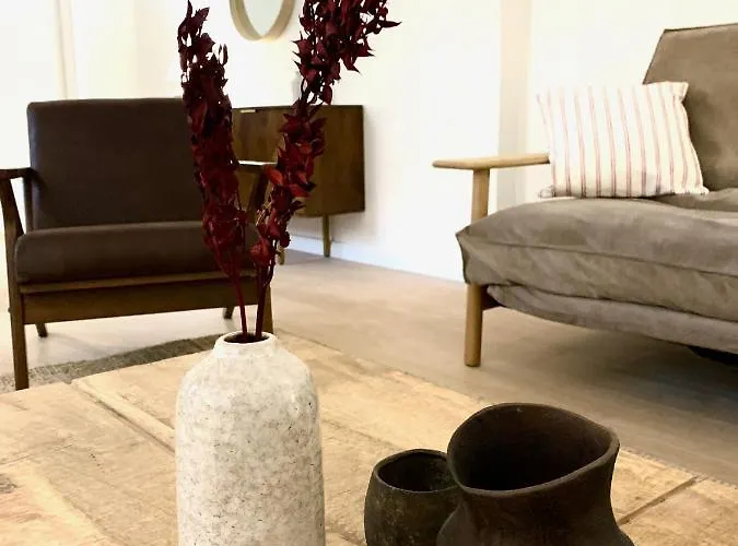 Cosy, Spacious, And Apartman