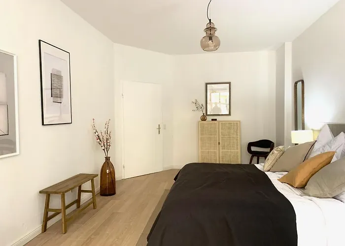 Cosy, Spacious, And Apartman *