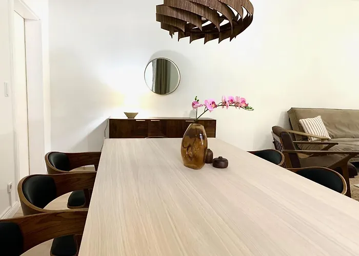 Cosy, Spacious, And Apartman *