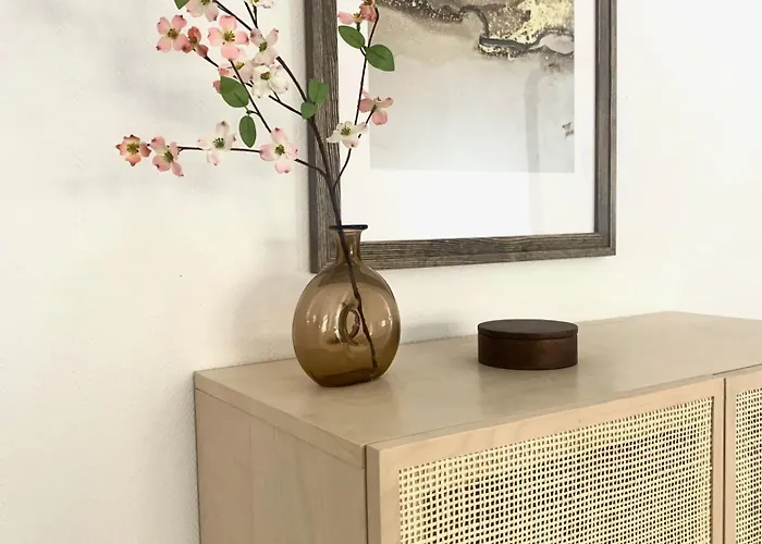 Cosy, Spacious, And Apartman *